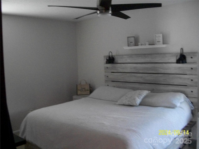 bedroom featuring ceiling fan