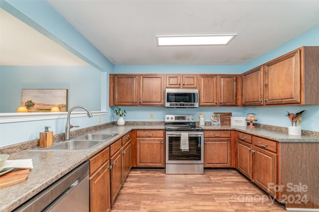 kitchen featuring sink, stainless steel appliances, and light hardwood / wood-style floors