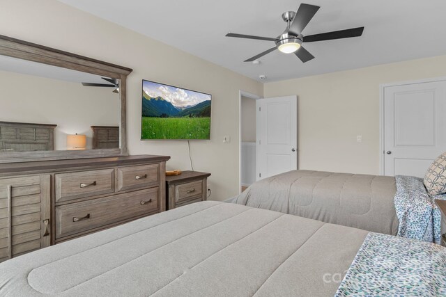 bedroom featuring ceiling fan