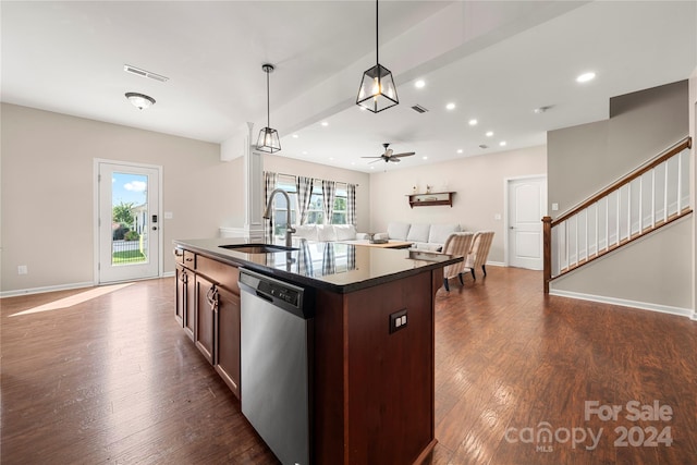 kitchen featuring sink, dark hardwood / wood-style floors, an island with sink, ceiling fan, and stainless steel dishwasher