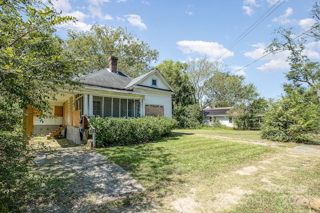 exterior space featuring a front yard