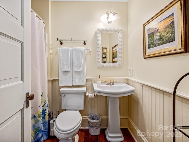 bathroom featuring sink and toilet