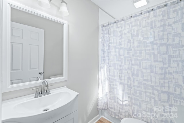 bathroom featuring vanity, a shower with shower curtain, and toilet