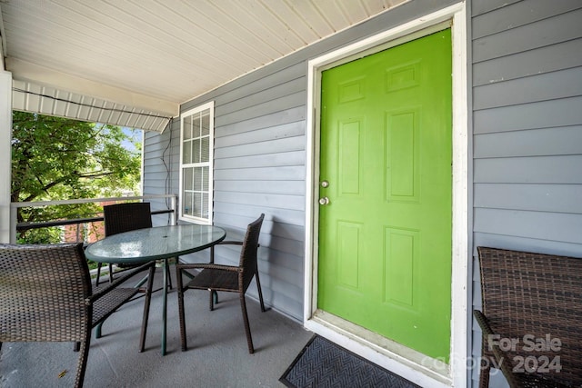 doorway to property with covered porch