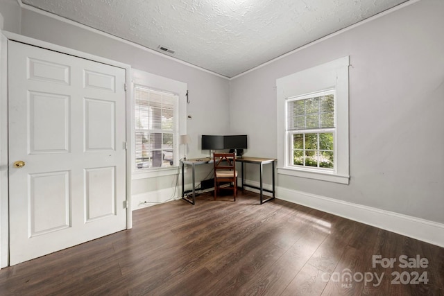 225 Flint St, Charlotte, NC 28216 - home office with visible vents, baseboards, a textured ceiling, crown molding, and wood finished floors