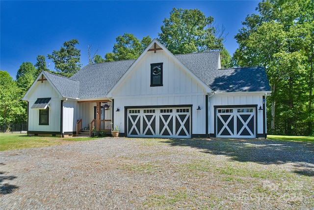 modern farmhouse style home featuring a front lawn