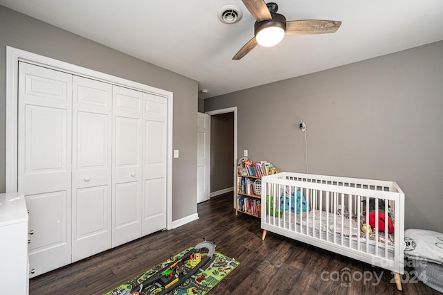 bedroom with a closet, dark hardwood / wood-style flooring, and ceiling fan