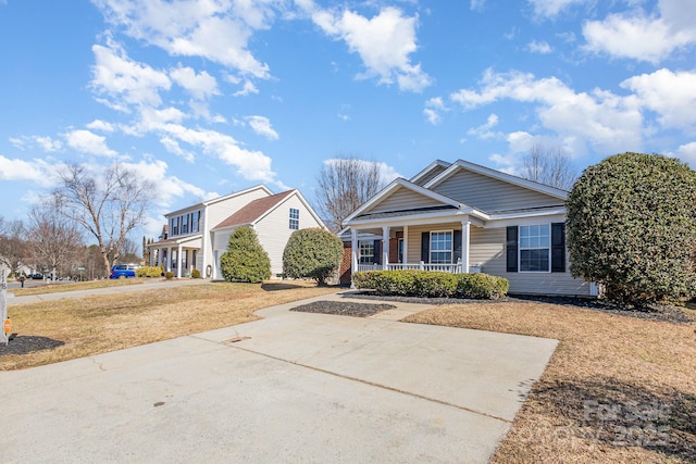 view of front of home with covered porch and a front lawn