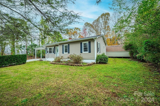 back of house featuring a lawn