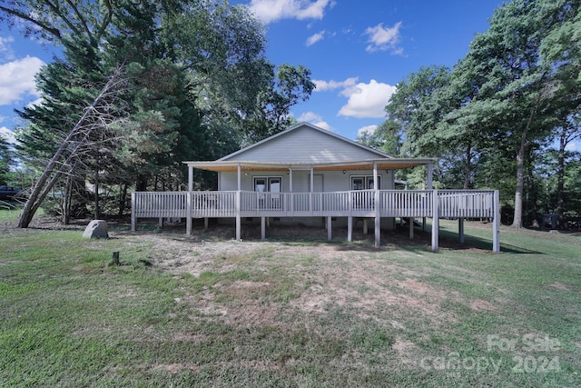 view of front of house featuring a deck and a front yard