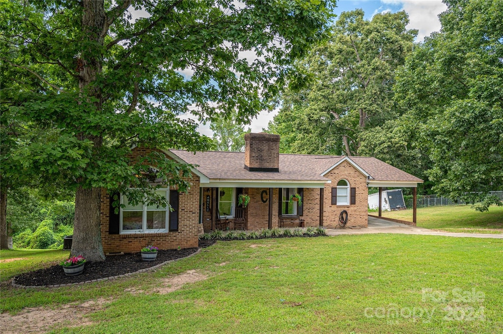 ranch-style home with a front lawn