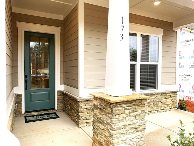 property entrance featuring covered porch