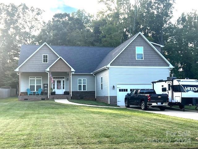 view of front of property with a front lawn