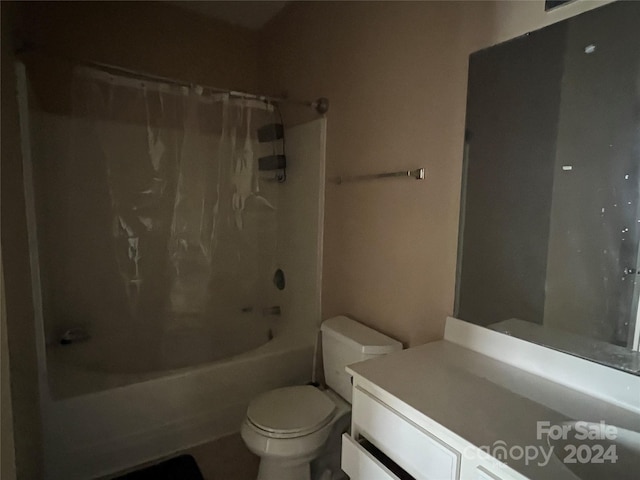 full bathroom featuring shower / bath combo with shower curtain, toilet, and vanity