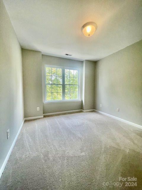 unfurnished room featuring carpet floors