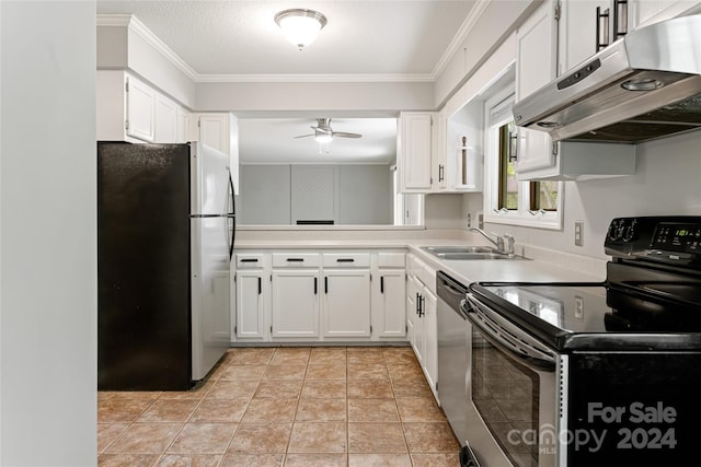 kitchen featuring crown molding, stainless steel appliances, sink, white cabinetry, and ceiling fan