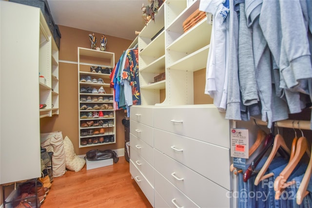 walk in closet with hardwood / wood-style floors