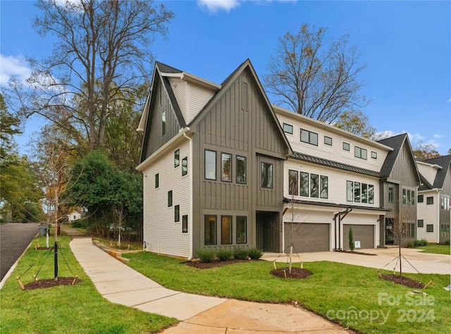 view of front of home featuring a front lawn and a garage