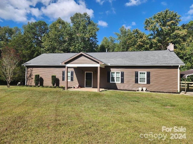 single story home featuring a front yard