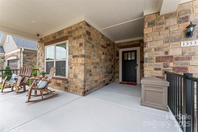 property entrance featuring a porch