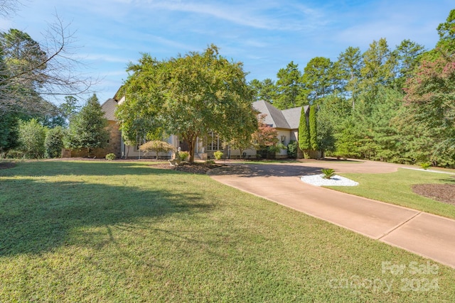 view of front of home with a front lawn