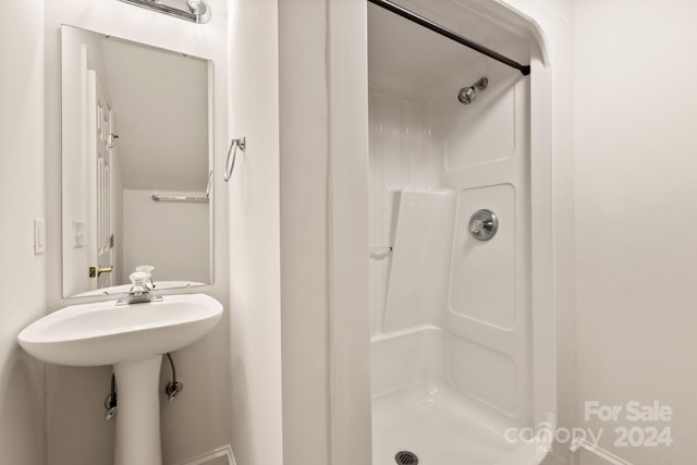 bathroom featuring walk in shower