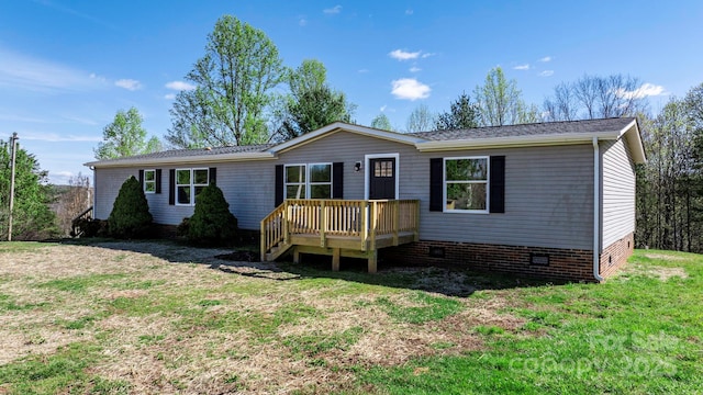 view of front of property featuring a wooden deck and a front lawn