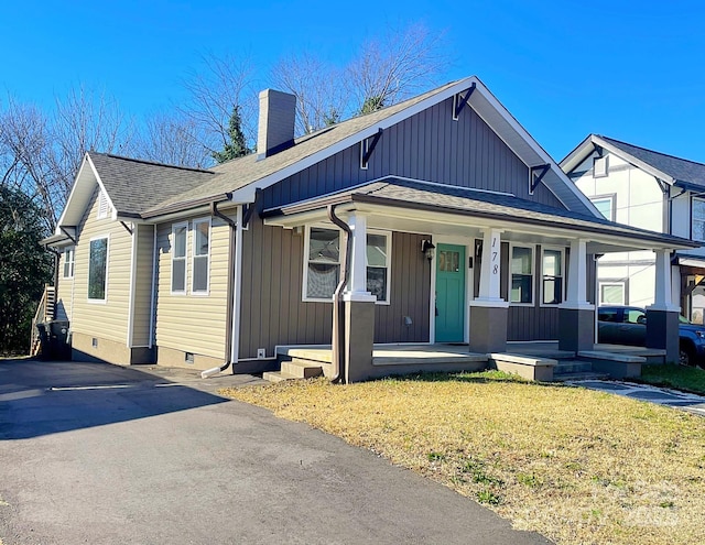 view of front of property with covered porch