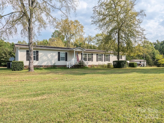 view of front of home with a front lawn