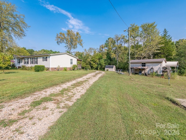 view of yard with a storage shed