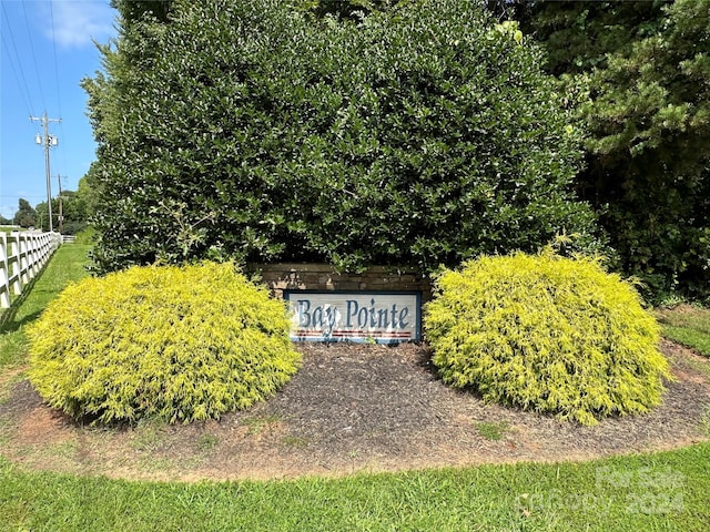 view of community / neighborhood sign