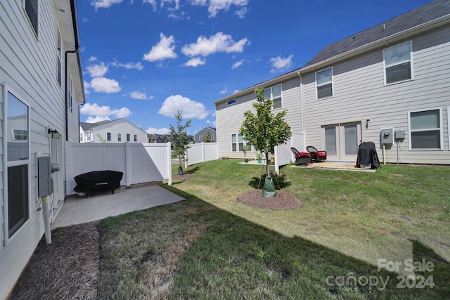 view of yard with a patio area