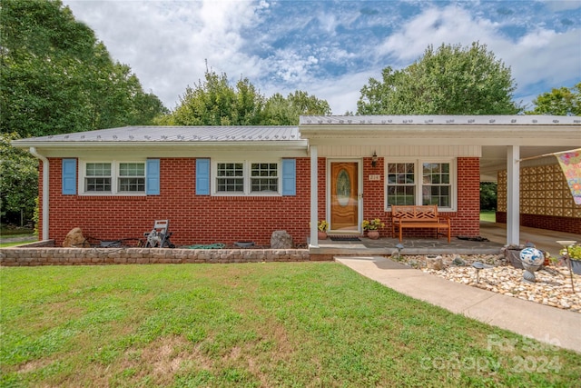 single story home featuring a front yard