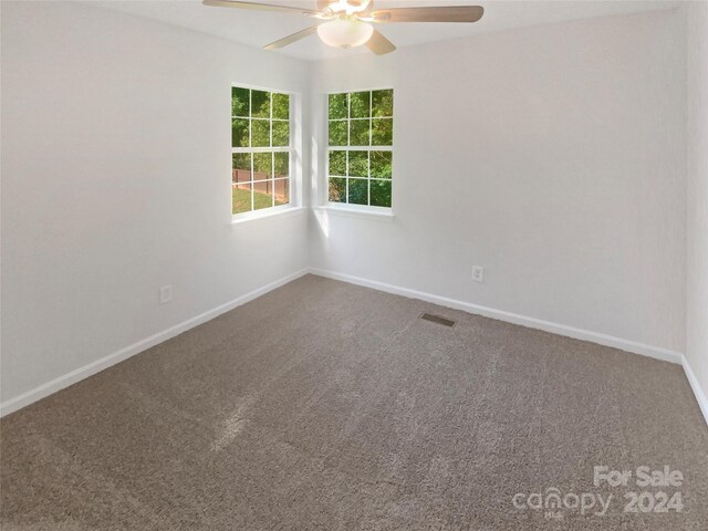 carpeted empty room featuring ceiling fan