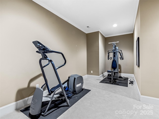 workout room with recessed lighting, carpet floors, visible vents, baseboards, and crown molding