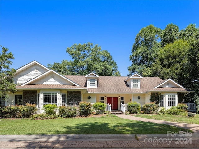 view of front of property with a front lawn