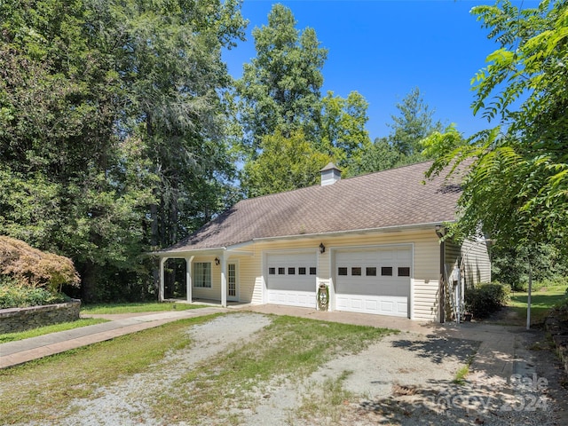 view of front facade featuring a garage and covered porch