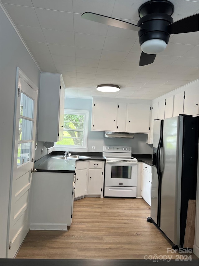 kitchen with white cabinets, light wood-type flooring, stainless steel fridge, electric stove, and ceiling fan