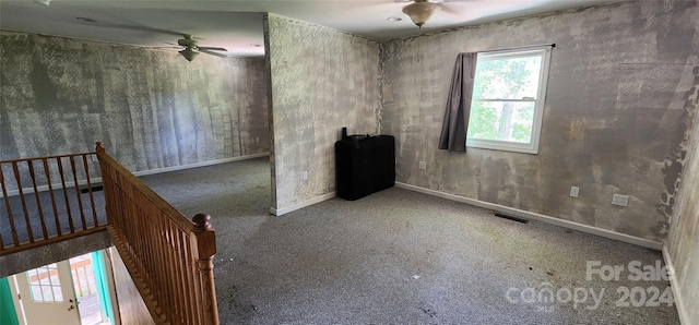 empty room featuring ceiling fan