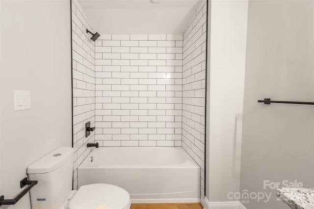 bathroom with tiled shower / bath and toilet