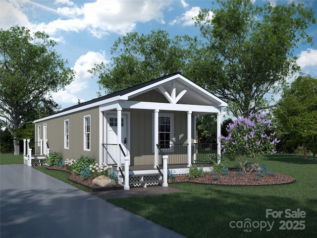 view of front of property with a front lawn and covered porch