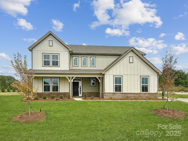 view of front of home with a front lawn