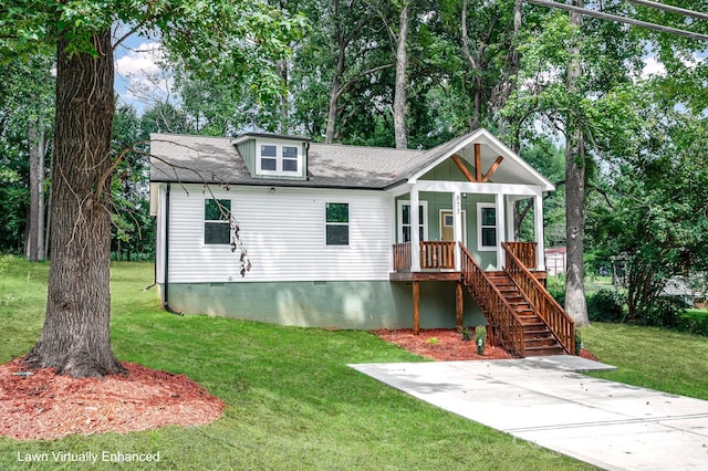 view of front of home featuring covered porch and a front lawn