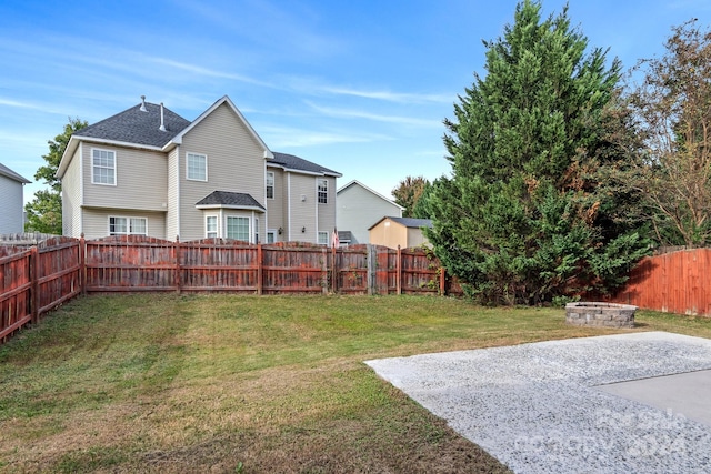 view of yard featuring a patio area