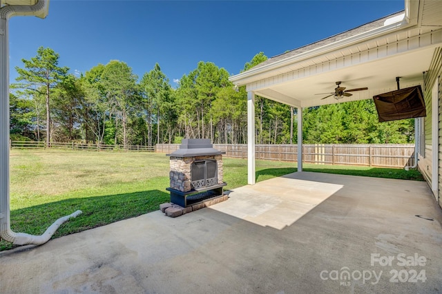 view of patio featuring ceiling fan