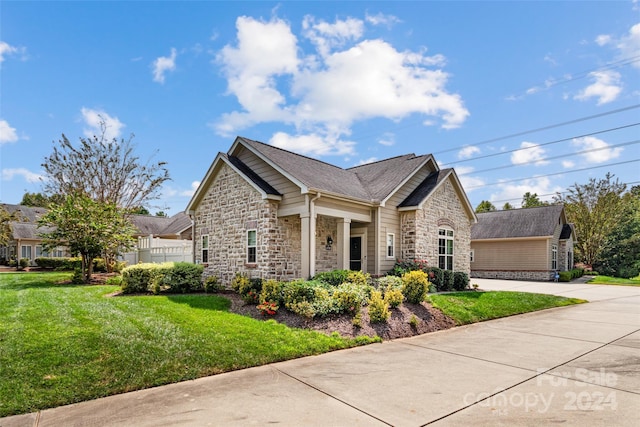 view of front of house with a front yard