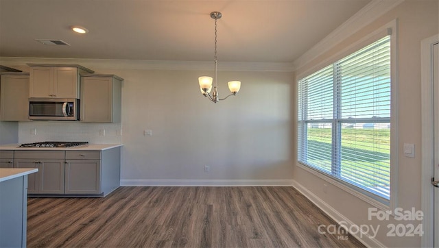 kitchen with crown molding, stainless steel appliances, dark hardwood / wood-style flooring, hanging light fixtures, and gray cabinetry