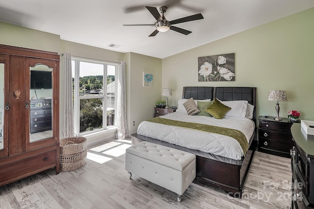 bedroom featuring vaulted ceiling, light hardwood / wood-style flooring, and ceiling fan