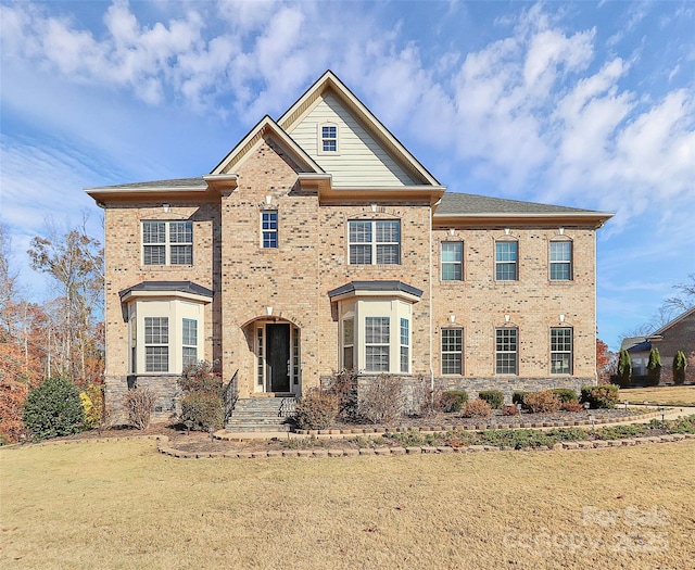 view of front of home featuring a front yard