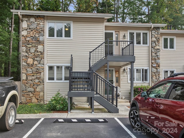 view of front of home featuring a balcony